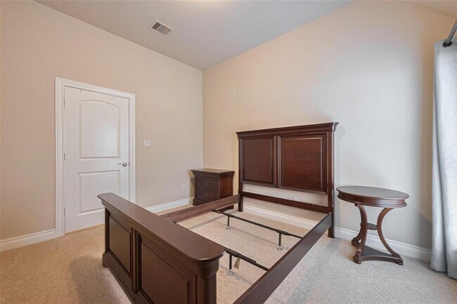 Building Photo - 2722 Park Oak Ct