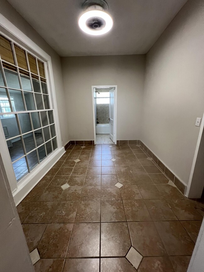 Building Photo - 214 W Buena Vista Ave