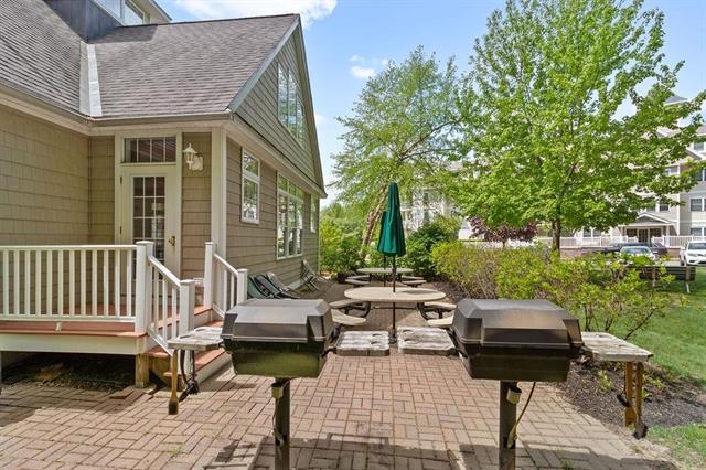 clubhouse patio/grill - 1 Sterling Hill Ln
