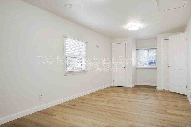 Building Photo - 1741 Newark St