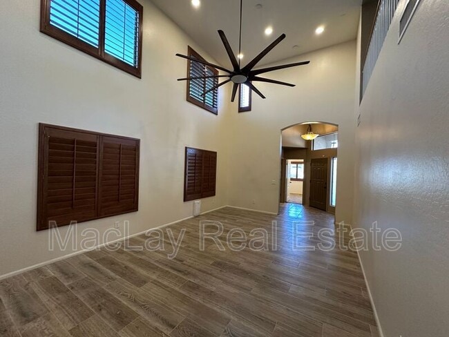 Building Photo - 1383 E Kingman Pl