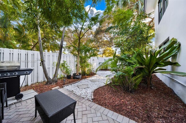 Building Photo - 312 NE 16th Terrace