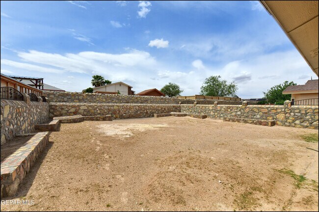 Building Photo - 683 Teichelkamp Dr