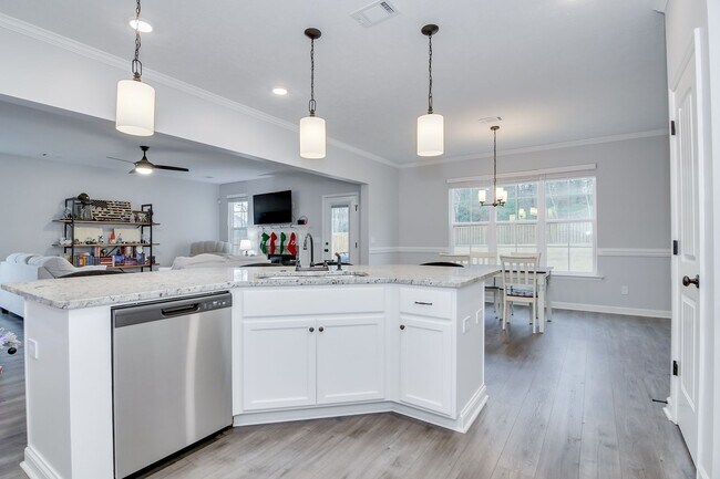 Building Photo - Haynes Station - 4 Bedroom 2.5 Bath