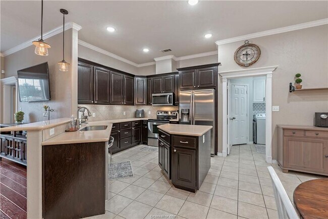 Building Photo - Beautiful 3 Bed, 2 Bath in Castlegate