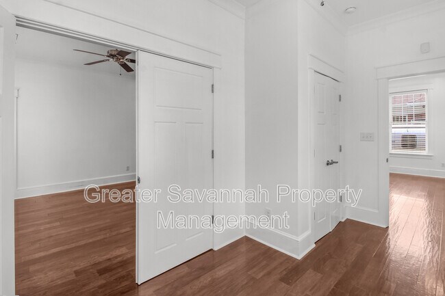 Building Photo - 419 E 54th St