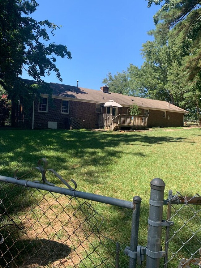 Building Photo - NE RALEIGH 3 BEDROOM BRICK RANCH HOME-