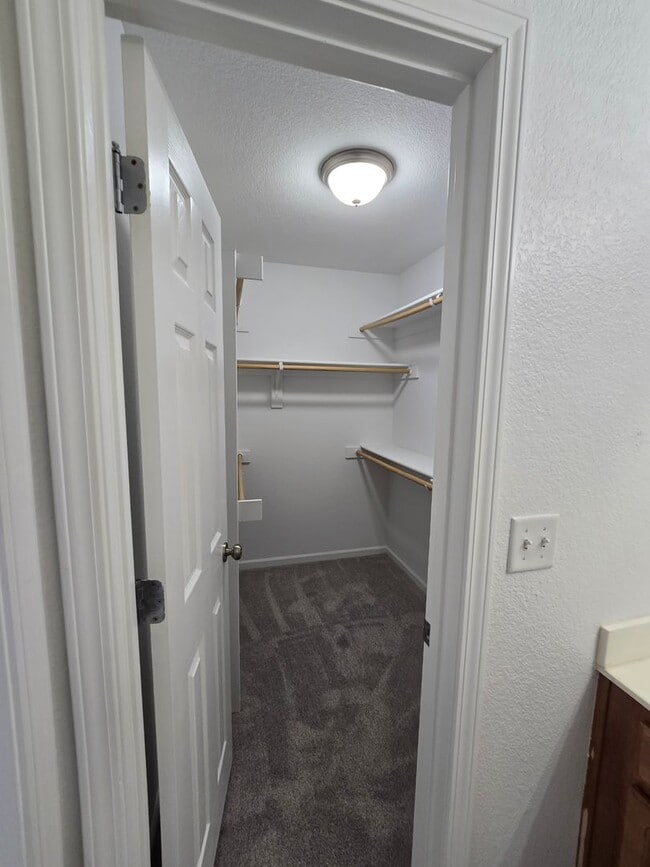 Building Photo - 3 bedroom duplex