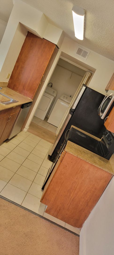 Building Photo - Lexington Place - 1126