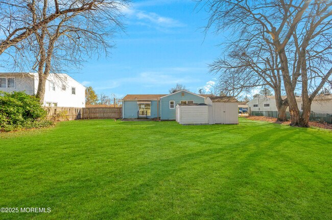 Building Photo - 251 Sprucewood Dr