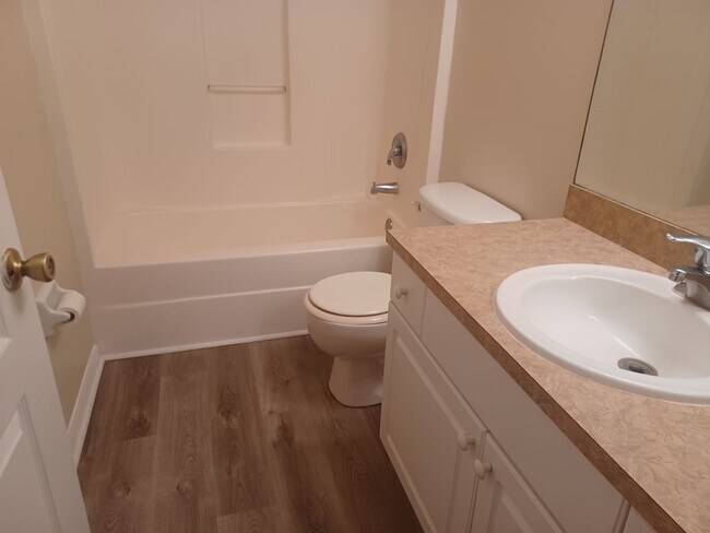 Building Photo - 3/2 with laminate flooring throughout