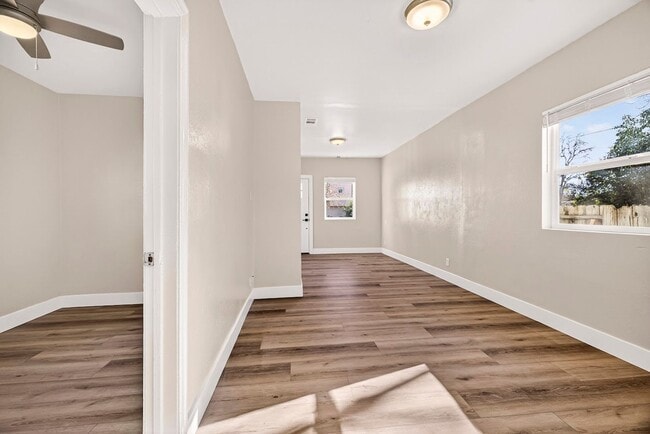 Building Photo - MOVE IN SPECIAL $3000 if lease signed by July 2026!!      3 Bedroom Home Close to CSUC!