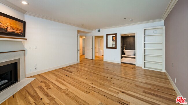 Building Photo - 575 S Barrington Ave