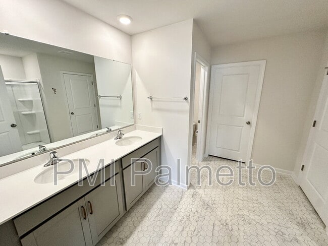 Building Photo - 412 Delahays Rd