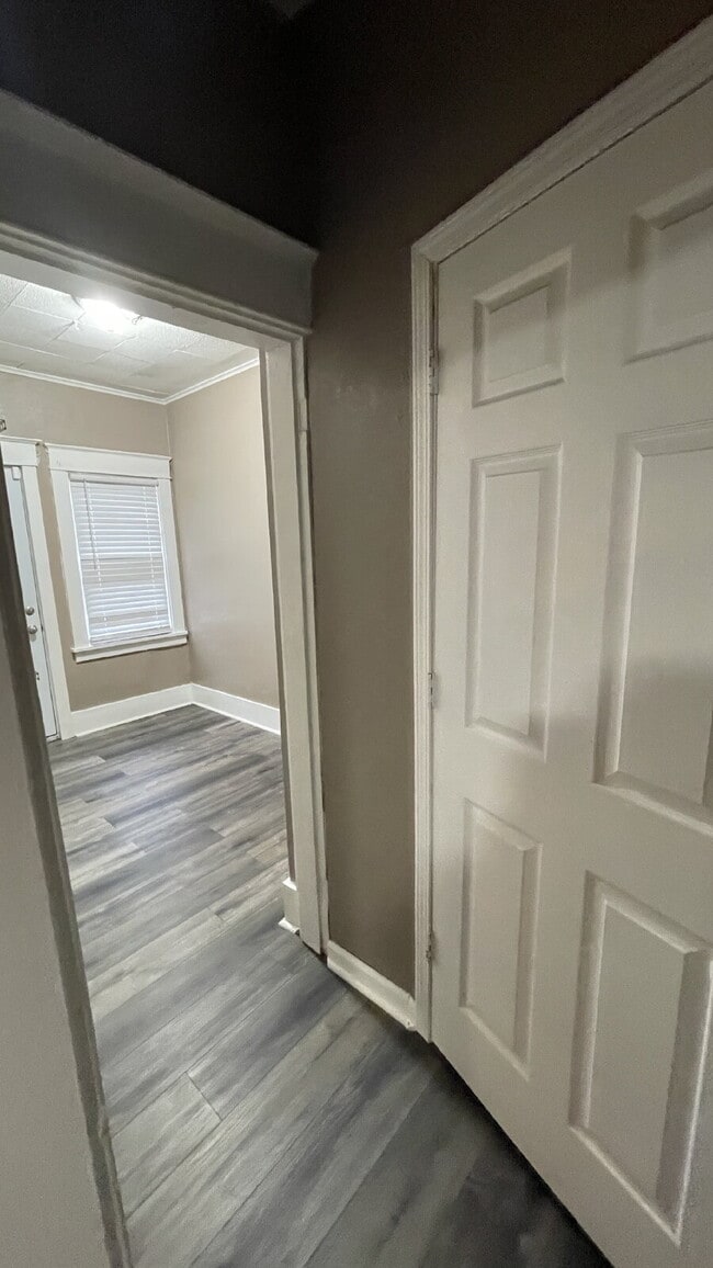 Building Photo - Cozy, Updated 1-Bed Apartment Near Downtown Sharon with In-Unit Laundry!