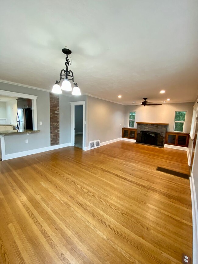 Building Photo - Beautiful 4-Bedroom House