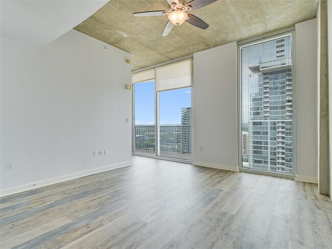 Building Photo - 360 Nueces St