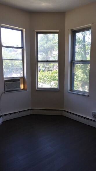 Building Photo - 325 McGregor Ave