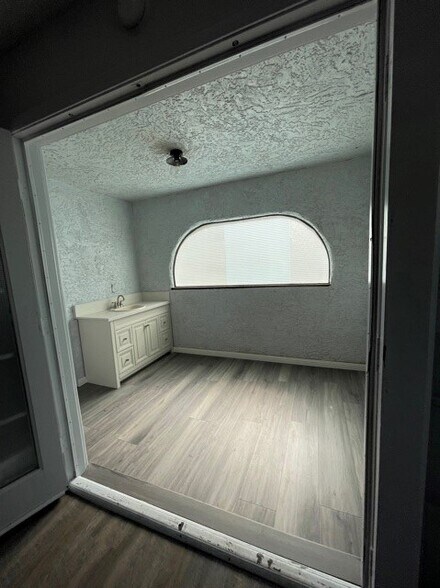 Building Photo - 1406 Santa Margarita St