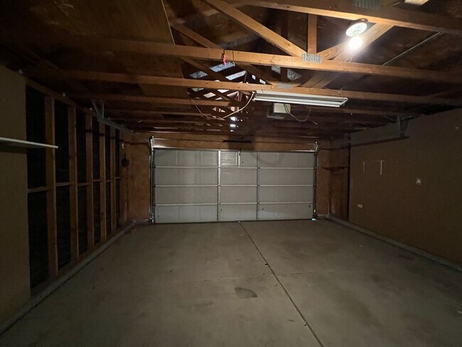 Building Photo - 2902 Tar Springs Ave