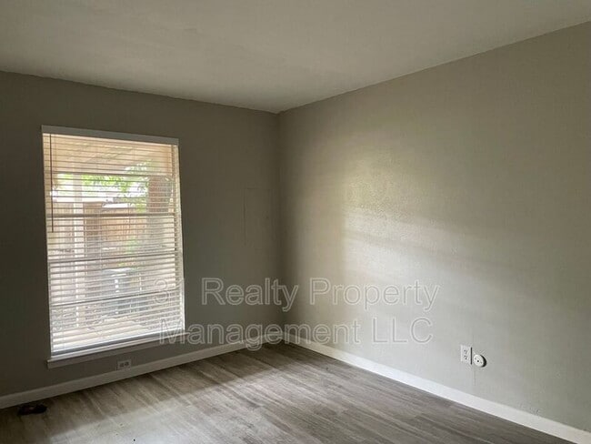 Building Photo - 13722 Flagstone Ln