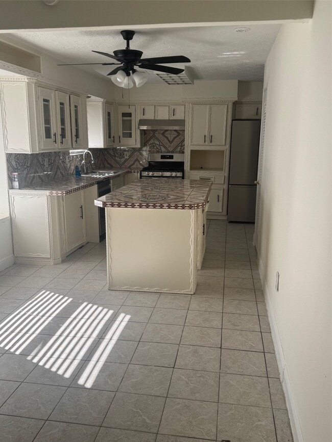 Building Photo - 10134 Kirkglen Dr