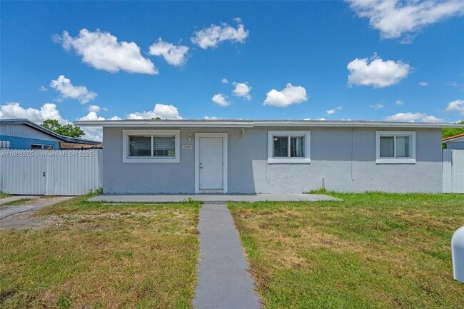 Building Photo - 19400 SW 114th Ave