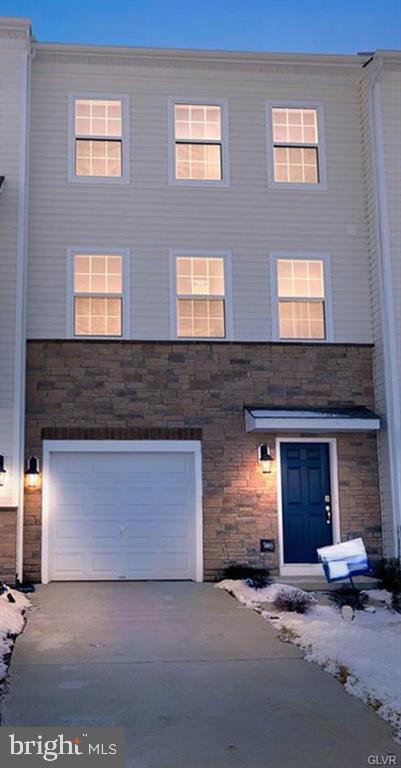 Building Photo - 8328 Alexander Ct