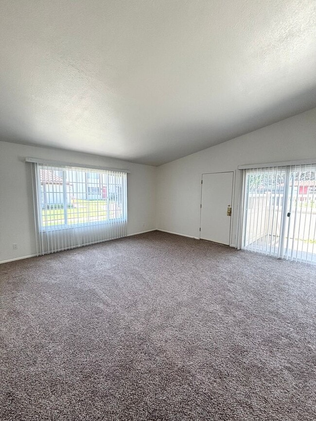 Building Photo - Beautiful Condo in the Village!