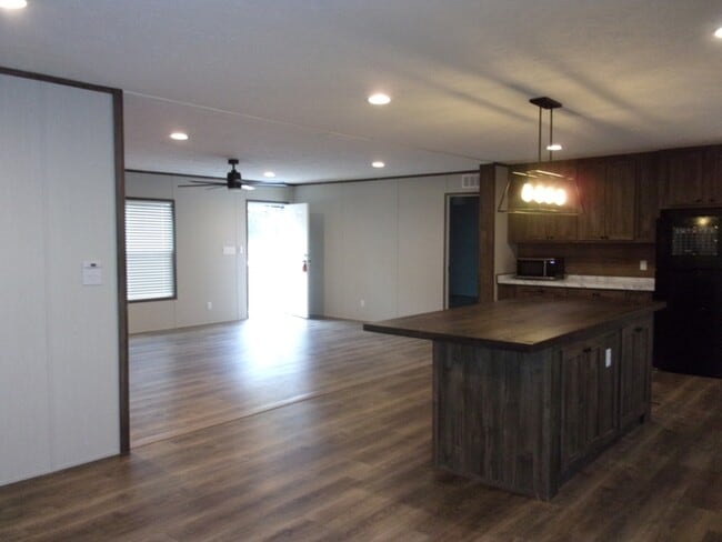 Building Photo - 811 Sitton Rd