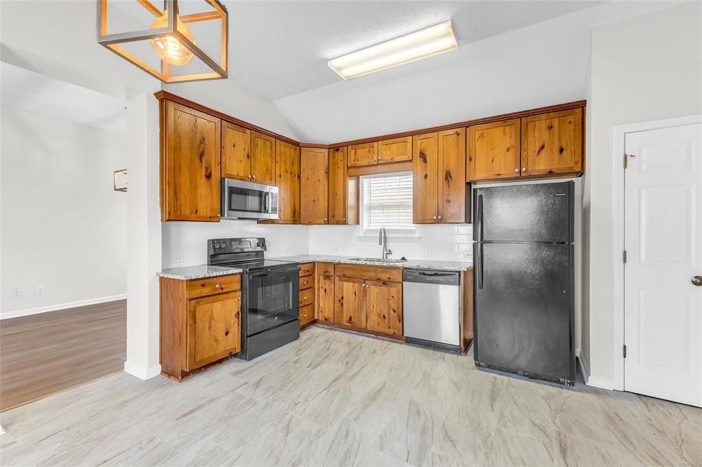 Building Photo - 3925 Claiborne Cir