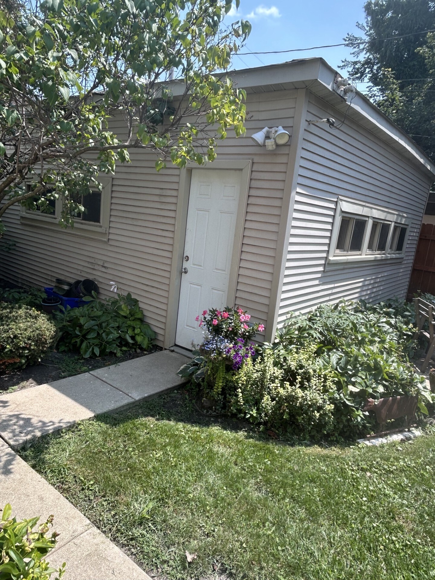 Your own 2-car garage - 414 S Harvey Ave