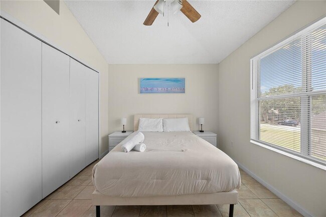 Building Photo - 2116 Cypress Bay Blvd