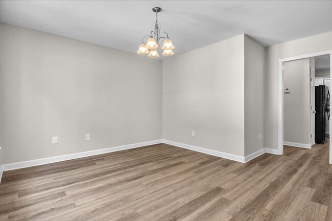 Building Photo - 3 Bedroom 2.5 Bathroom Home