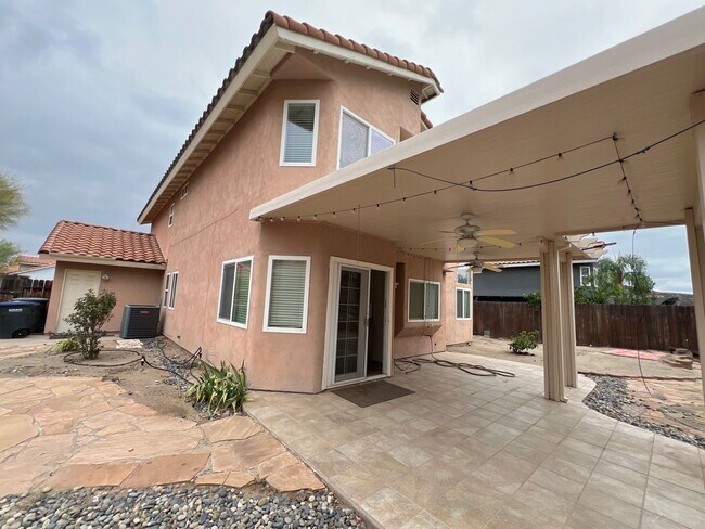 Building Photo - **Beautiful Lake Elsinore 3 Bdrm 2.5 Baths...
