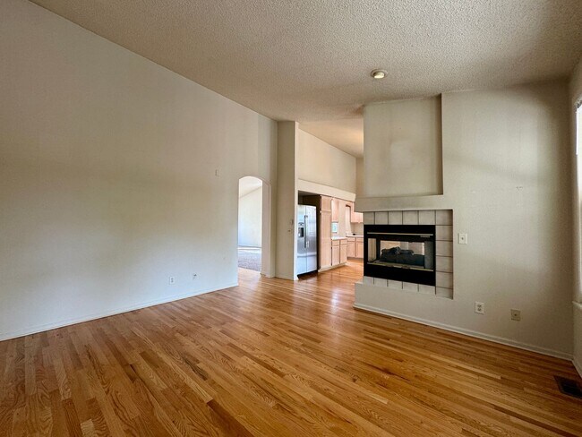 Building Photo - Available October 10th is this open layout 5 bedroom home in Green Mountain!