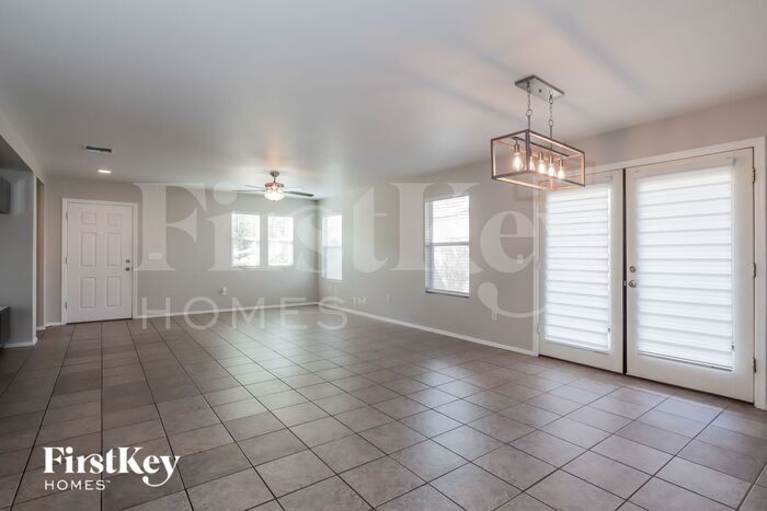 Building Photo - 2758 N Saramano Ln
