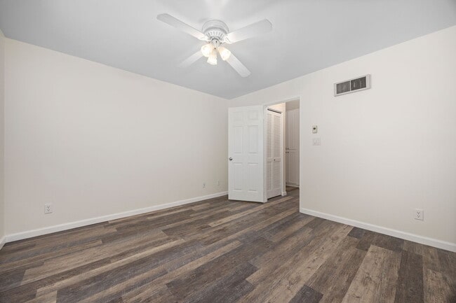 Building Photo - 7505 Charmant Dr