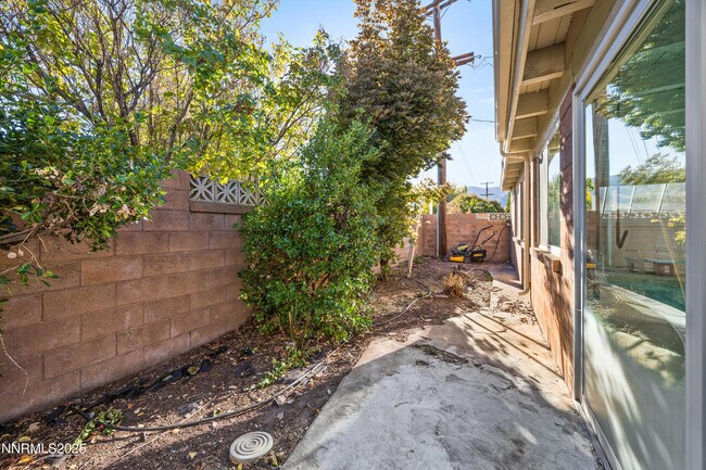 Building Photo - 601 Ivy St