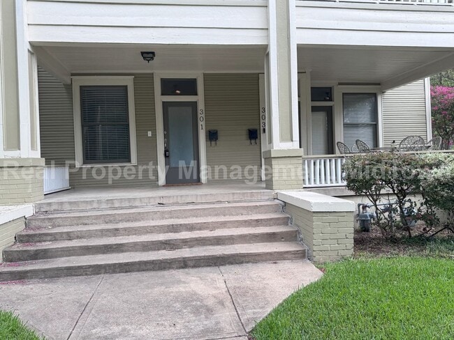 Building Photo - Live in the Heart of One of Dallas’ Most I...
