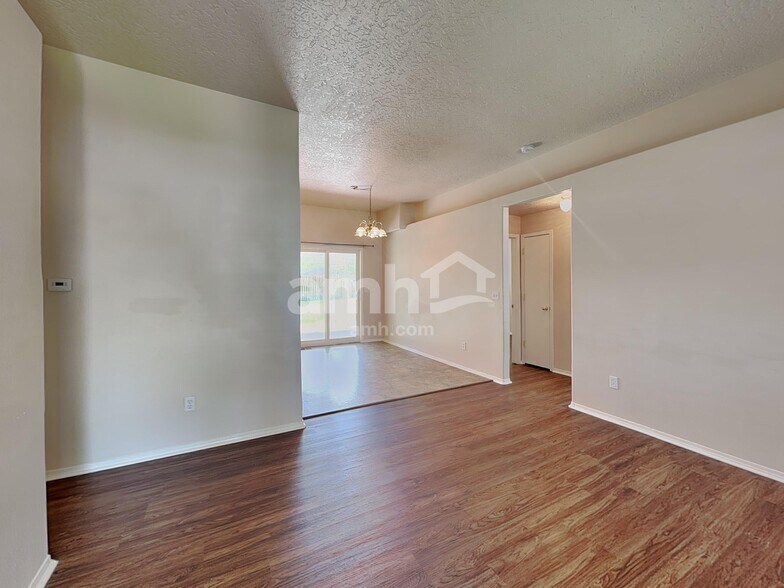 Building Photo - 2401 Louisiana Pl