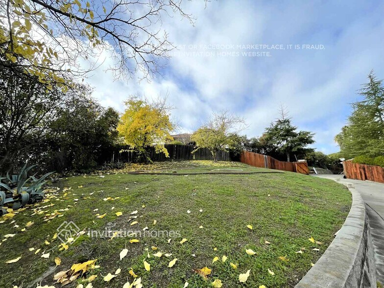 Building Photo - 2805 Rose Ct