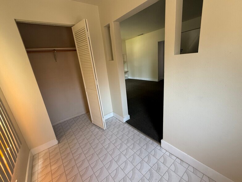 Building Photo - 280 S Craig Ave