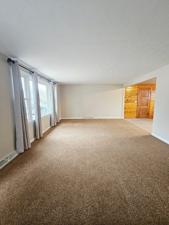Building Photo - 3 BED | 1 BATH | SINGLE GARAGE | WEST RAPID