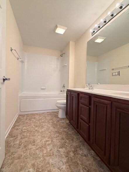 Building Photo - 238 E Irving Park Rd