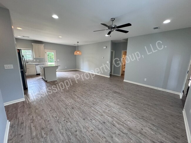 Building Photo - 3BR/2BA Home