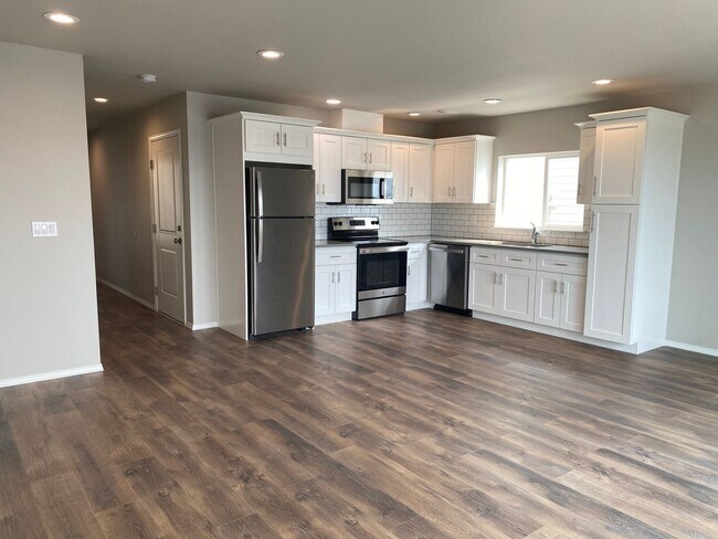 Building Photo - 51 Phoebe Ln
