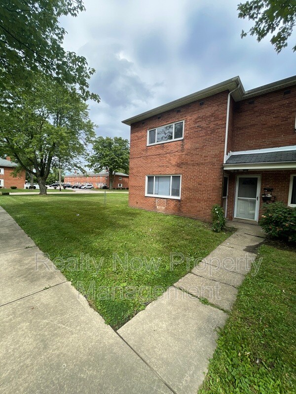 23670 Banbury Cir 23670 Banbury Cir Warrensville Heights OH 44128