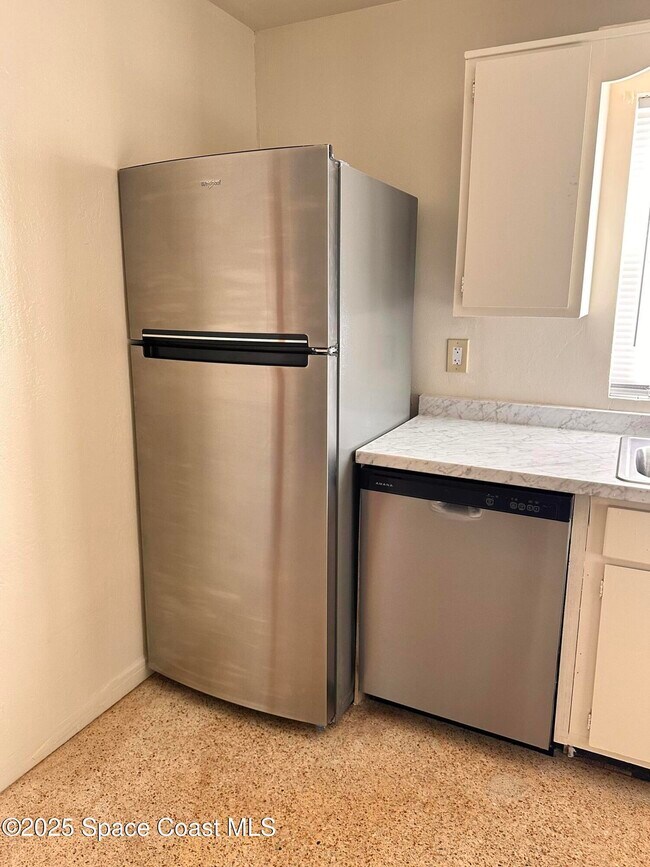 Building Photo - 140 Niemira Ave