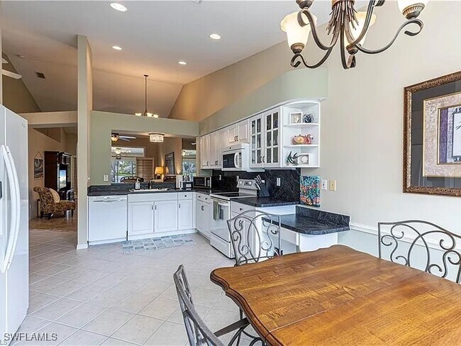 Building Photo - 5595 Greenwood Cir